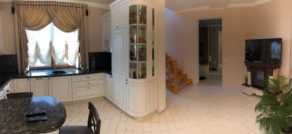 Дом в Совиньоне на ведущей к морю улице