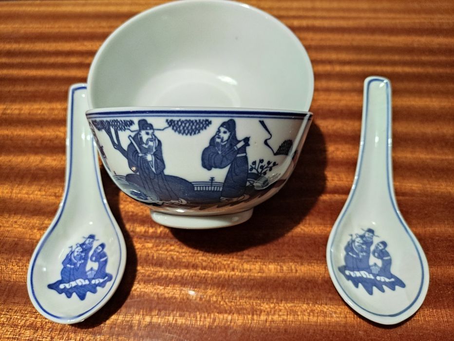 Porcelanowe ręcznie malowane chińskie miseczki z łyżeczką