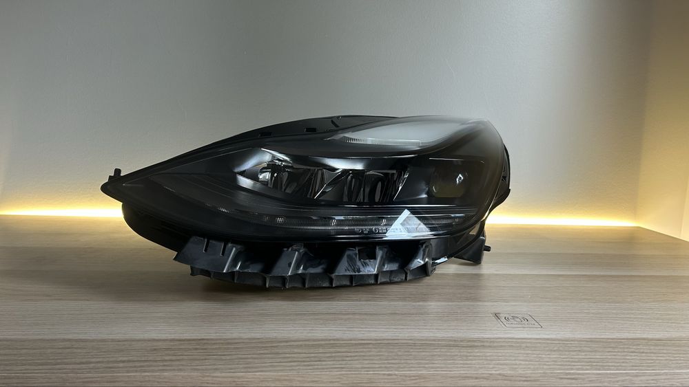 Farol tesla model 3 / model Y - Esquerdo - Original matrix LED