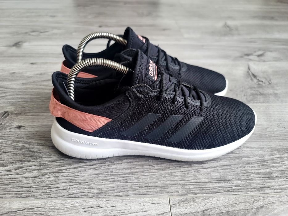 Продам фірмові кросівки Adidas cloud foam