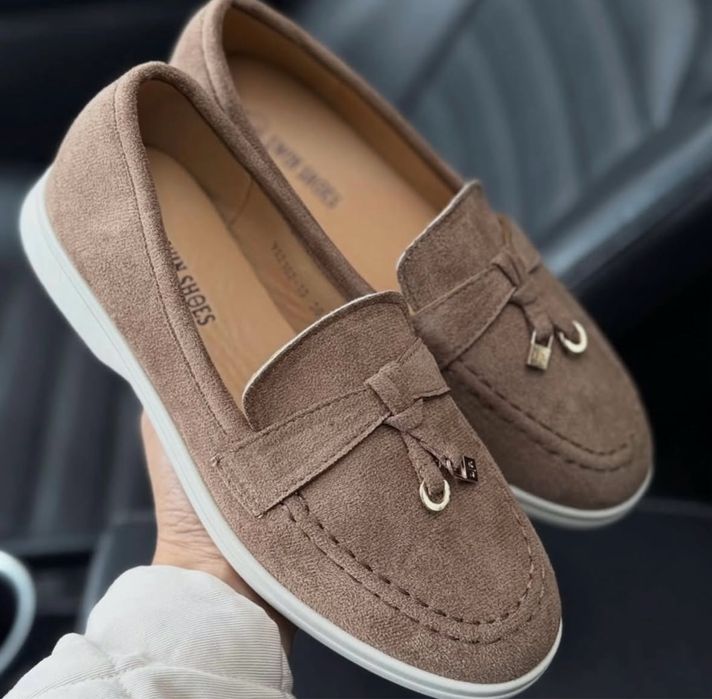 Замшеві лофери.