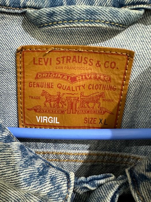 Продам джинсову куртrу Levis, світло голуба розмір XL