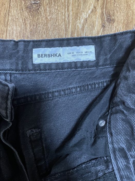 Продам джинсы flared Bershka