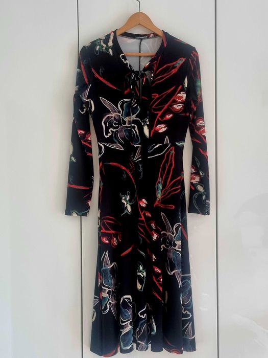 Wyjątkowa sukienka midi Zara