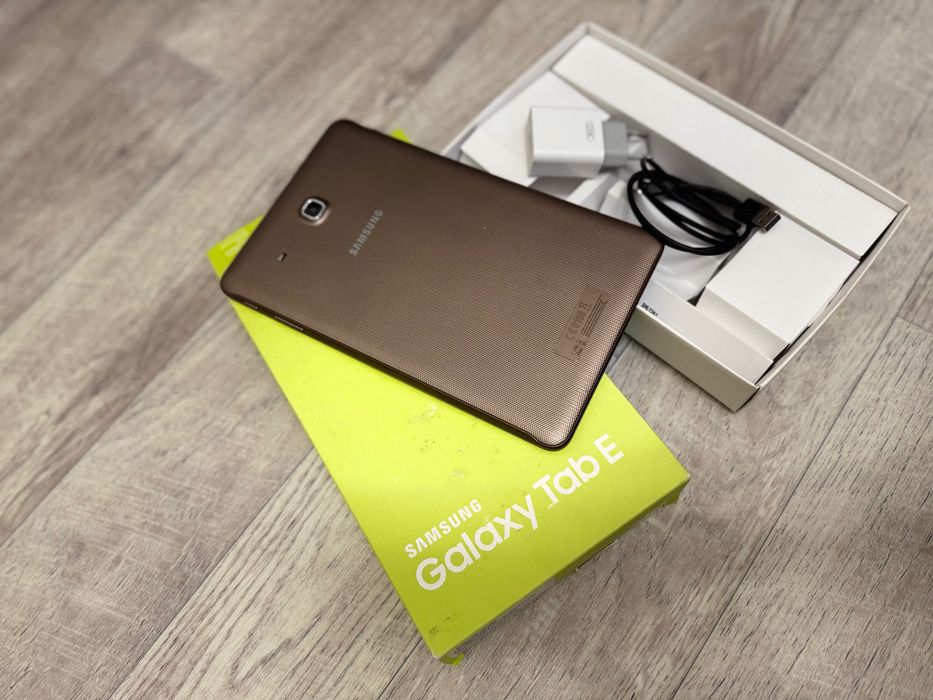 Samsung Galaxy Tab E SM-T561