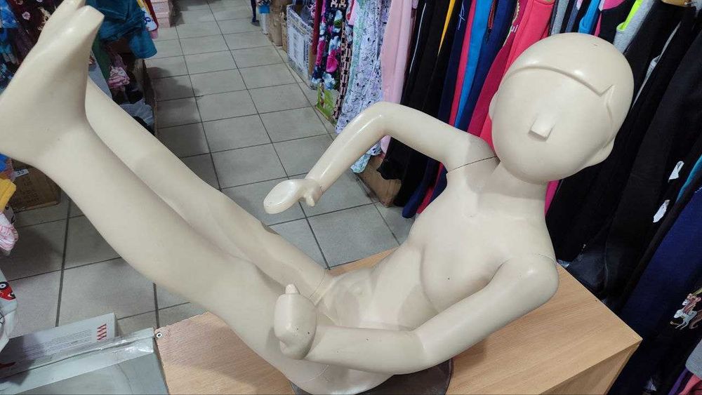 Манекен дитячий б/у, склопластик, гарний стан