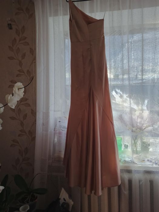 Сукня вечірня довга зі шлейфом