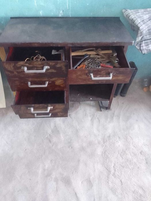 Продаю железный гаражный стол