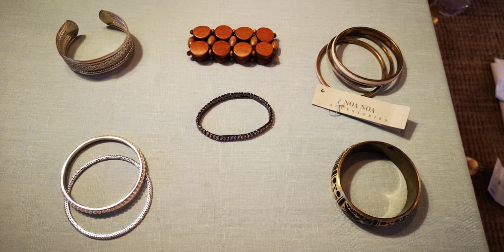 Vendo pulseiras várias