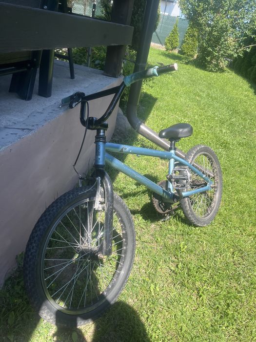 Bmx w dobrym stanie polecam, nie bylo mocno katowany