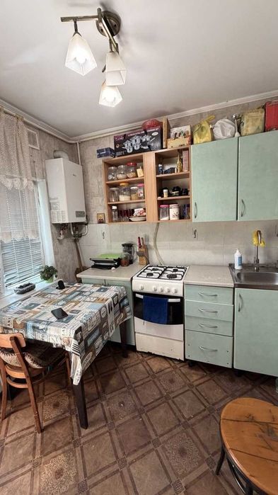 Продається  двокімнатна квартира в Чорноморці, в 5 хвилинах від моря.