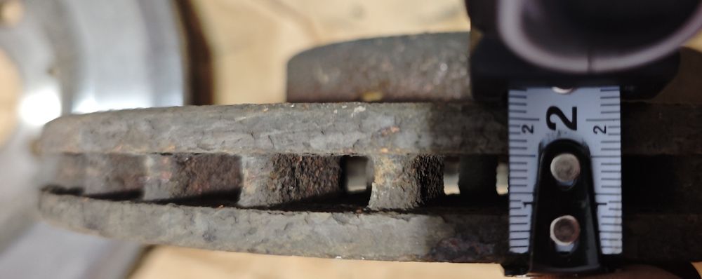 Комплект тормозних дисків та колодок на Renault Logan 2