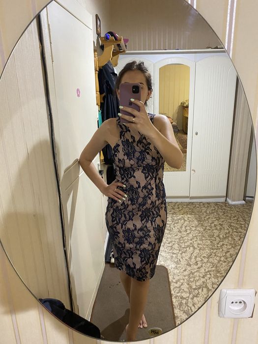 Кружевное платье миди