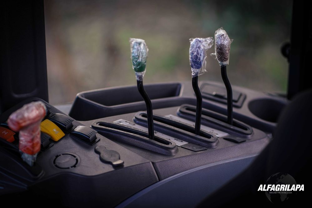 Trator Solis S75 XL Cabinado (Novo) C/Carregador Frontal SOLIS