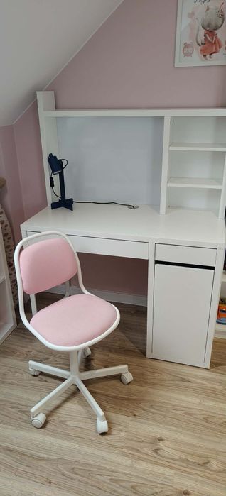 Biurko z nadstawką Ikea MICKE białe plus krzesełko i lampka.