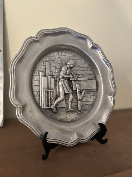 4 Pratos em estanho profissoes