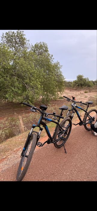 Vendem-se 2 bicicletas ROCKRIDER ST 120, roda 27,5”, em estado impecável.