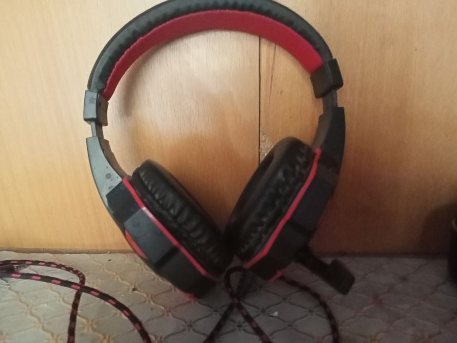 СРОЧНО Навушники нові. Червоний дракон