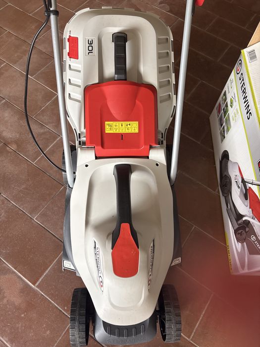 Venda Maquina cortar relva electrica, como nova
