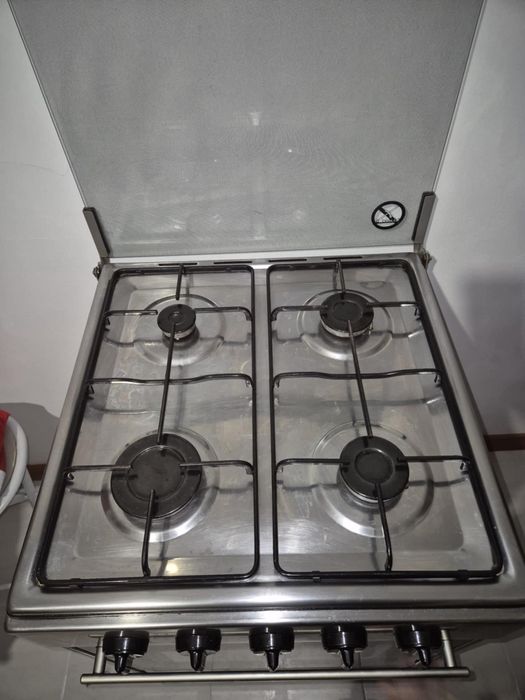 Fogão a gás com pouco uso