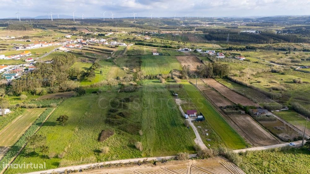 Terreno Rústico de 13.960 m² com Excelente Exposição Solar — Atouguia da Baleia, Leiria
