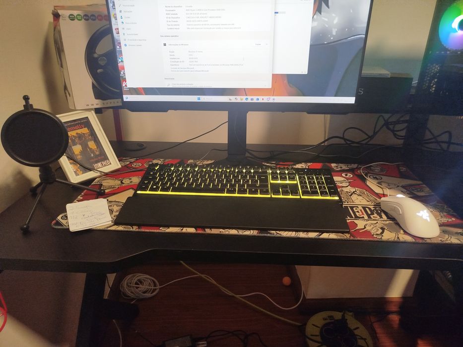 Vendo setup completo com secretária por 700euros também troco por portatil gaming potente.