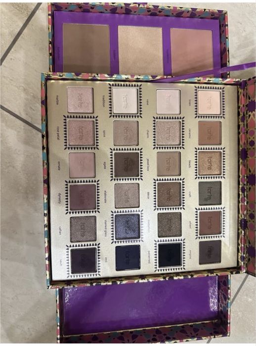 Палетка тіней Tarte