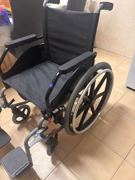 Cadeira de rodas nova