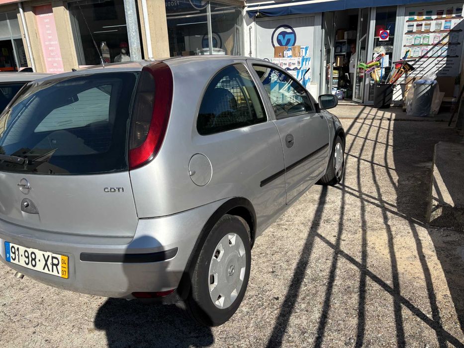 Opel Corsa 1.3 CDTI Comercial 2004 – Económico e Fiável