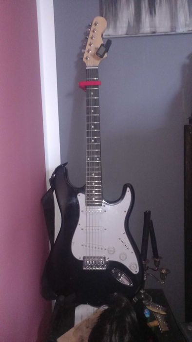 Gitara elektryczna czarna