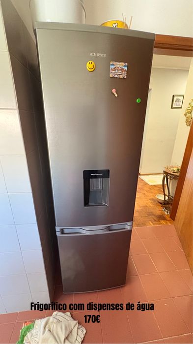 Frigorifico com dispenser de agua