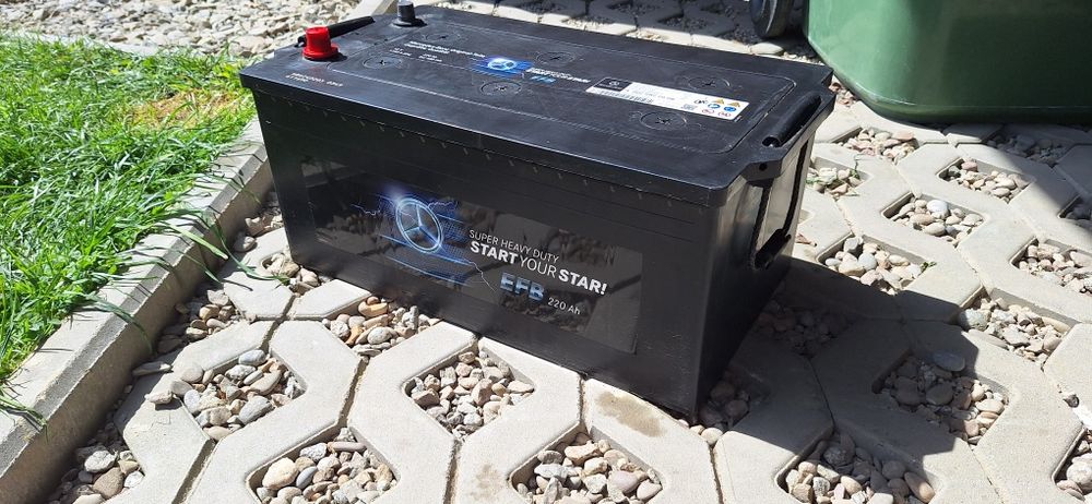 Sprzedam używane akumlatory   12v 1150A 220Ah