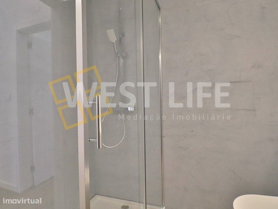 Apartamento T2+1 Totalmente Remodelado com VISTA MAR - a apenas 3 m...