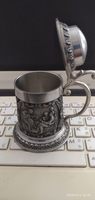 Вінтажний оловяний бокал