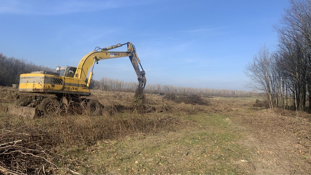 Екскаватор "Твэкс" ЕК-18