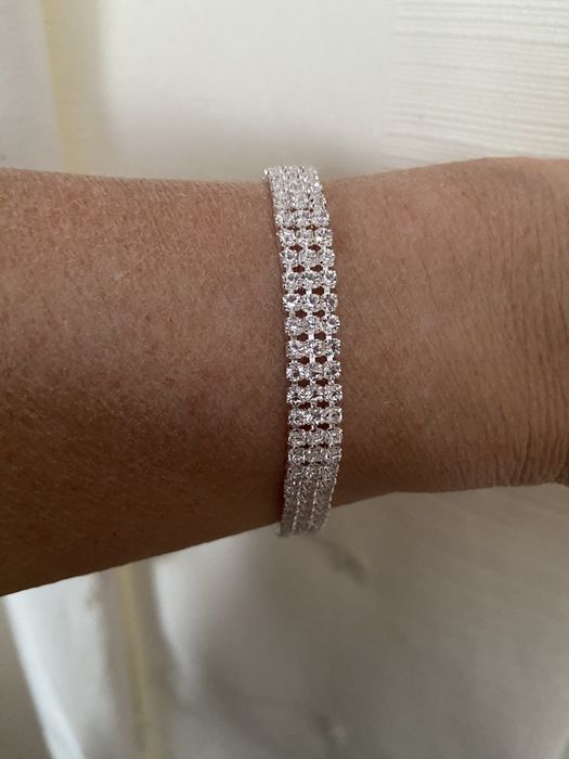 Bransoletka z blyszczącymi krysztalkami