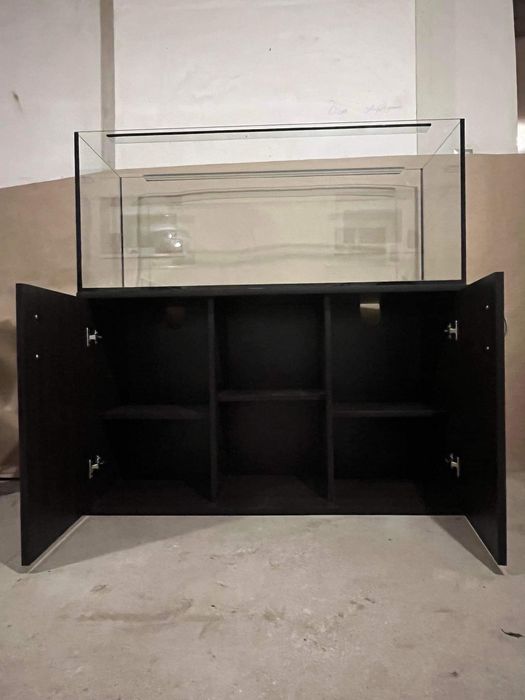 Nowe akwarium z szafką