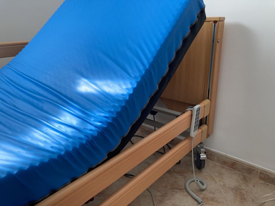 Cama articulada eléctrica com pendural e colchão