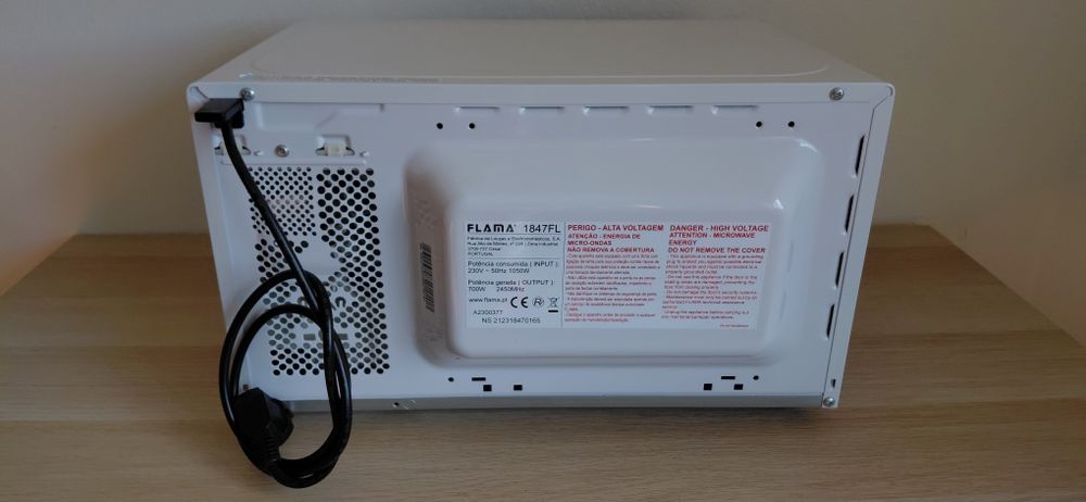 Micro-ondas Flama 1847FL – 700W, excelente estado