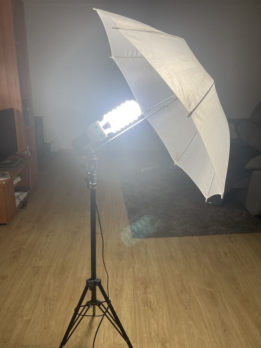 Luz c/ difusor guarda-chuva.