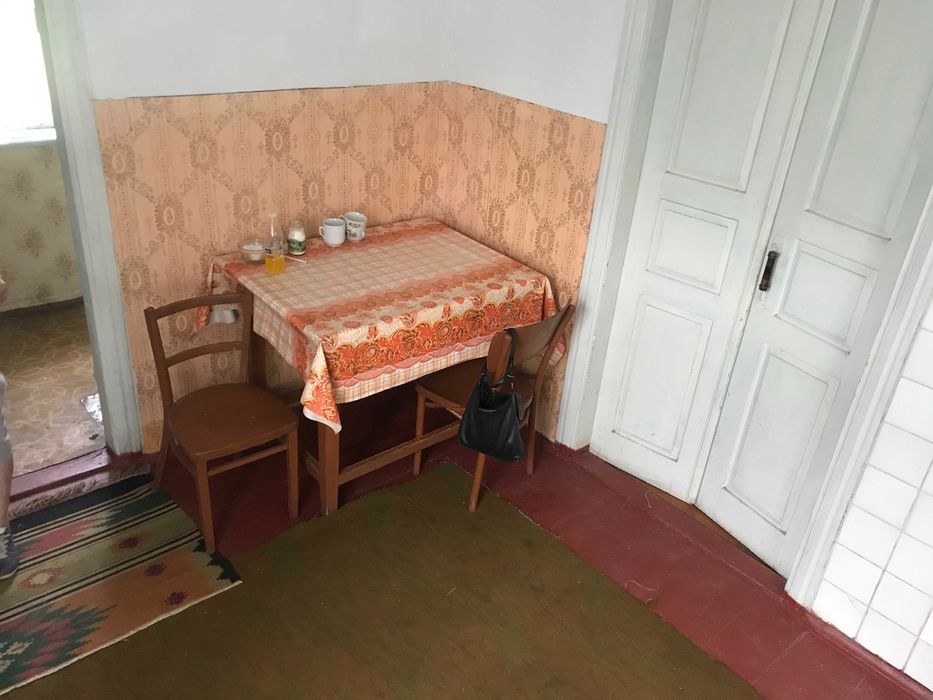 Частина будинку в смт.Вороновиця, вул. Молодіжна. Дві окремі спальні.