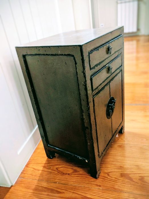 Chinese bedside table64585104842499121