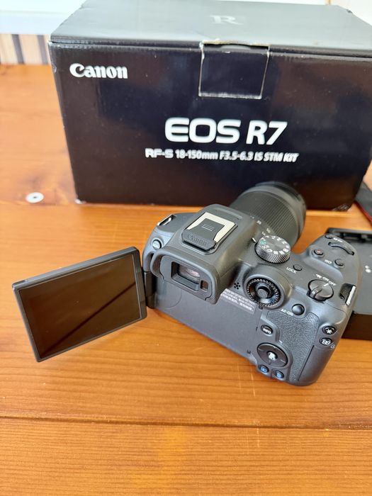 Canon EOS R7 + Lente RF-S 18-150mm