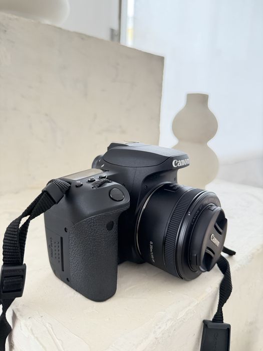 Canon 77D com acessórios