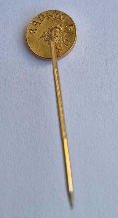 Англійські значки для колекціонерів.