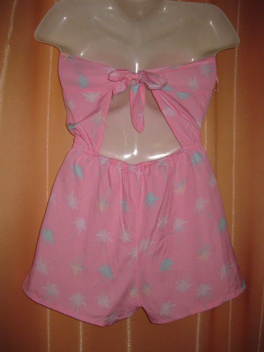 Рожеві короткі шорти ромпер комбінезон L з відкритою спиною на резинці