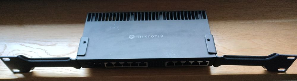 MikroTik RB 4011iGS+RM + uchwyt RACK 19" + zasilacz 10xGigabit sfp+