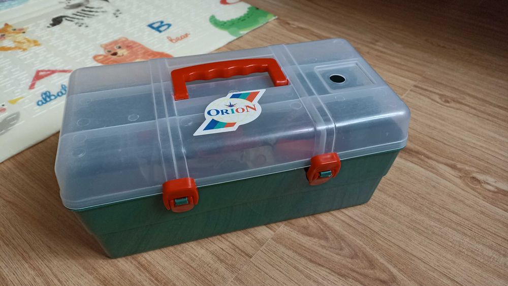 Інструменти дитячі у ящику