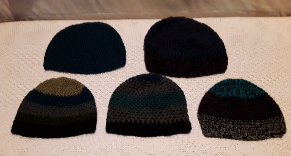 Gorros em malha feitos à mão, novos! Peças únicas
