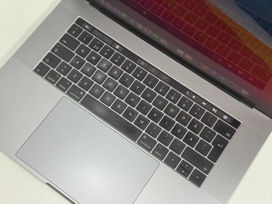 MacBook Pro 15 2017 Touchbar i7 16GB RAM 512GB SSD Super Stan